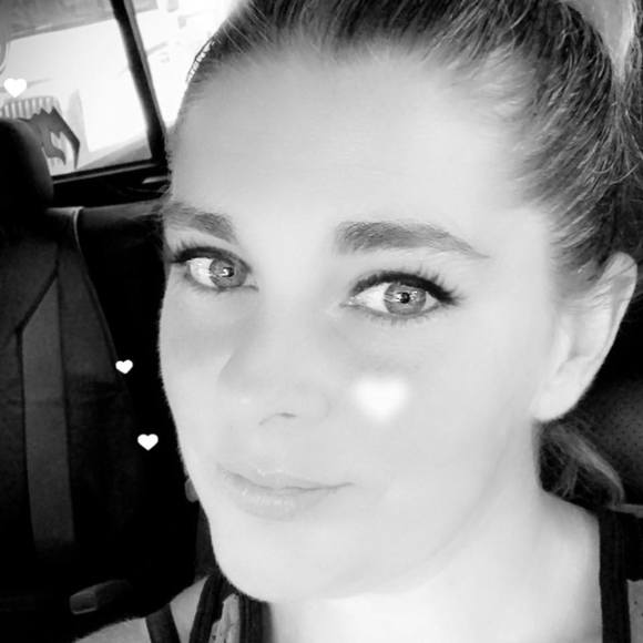 Poshmark profile picture for @shoping